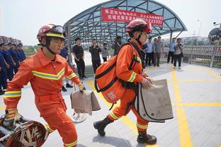 樊振东：发挥的还是比较正常，前3板无谓失误太多了