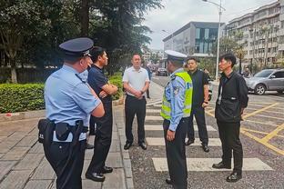 贝隆脚后跟太秀了！老男孩之间的配合行云流水！穆帅忍不住大笑！