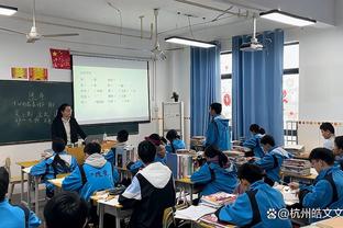 邮报：曼联伦敦新办公室设置环绕式LED屏幕，重现梦剧场球员通道